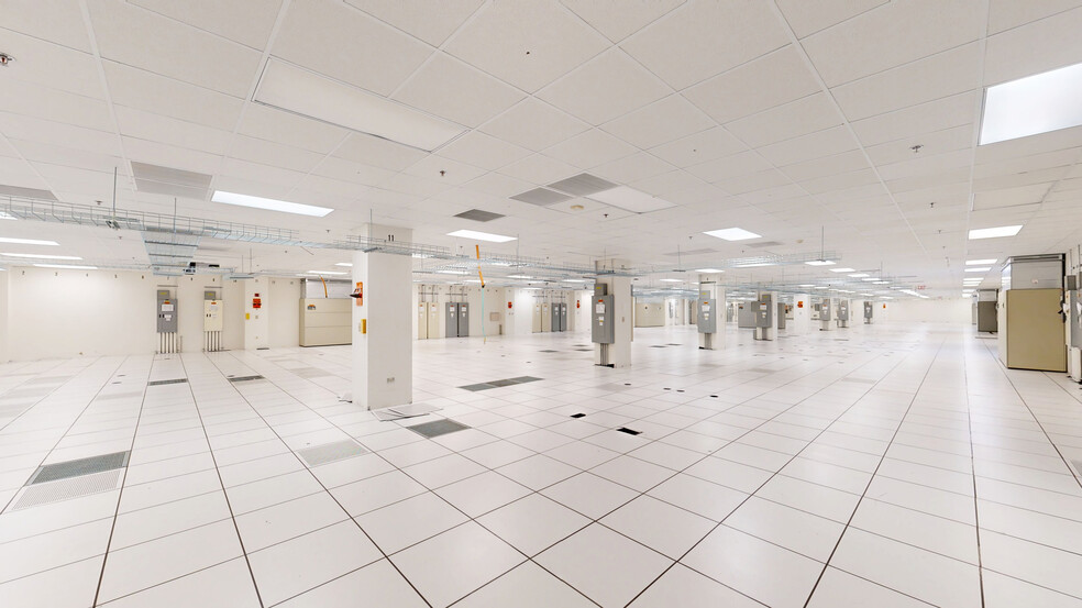 4 Overlook Pt, Lincolnshire, IL for lease - Matterport 3D Scan - Image 3 of 83