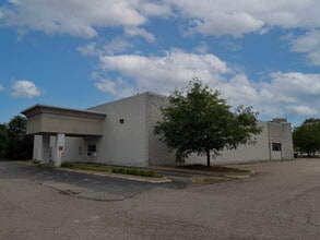 3053 Union Lake Rd, Commerce Township, MI for lease Building Photo- Image 2 of 5