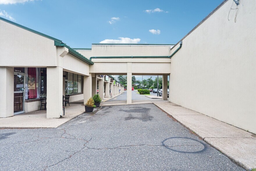 320 Beverly Rancocas Rd, Willingboro, NJ à vendre - Photo du bâtiment - Image 3 de 35