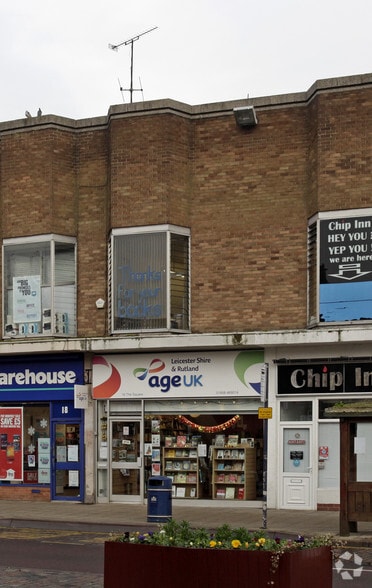 Market Harborough – The Square portfolio of 6 properties for sale on LoopNet.ca - Primary Photo - Image 2 of 6