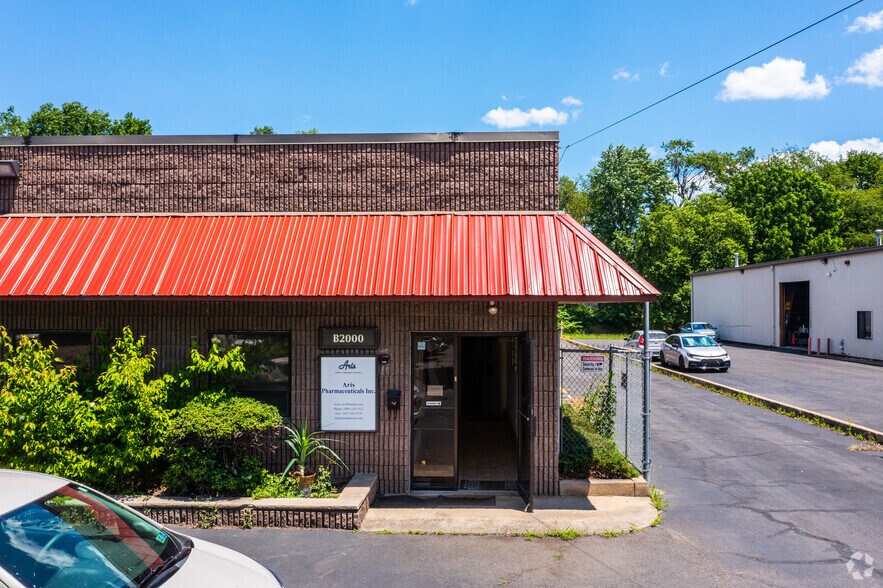 2000 Hartel St, Levittown, PA à louer - Photo du bâtiment - Image 3 de 9
