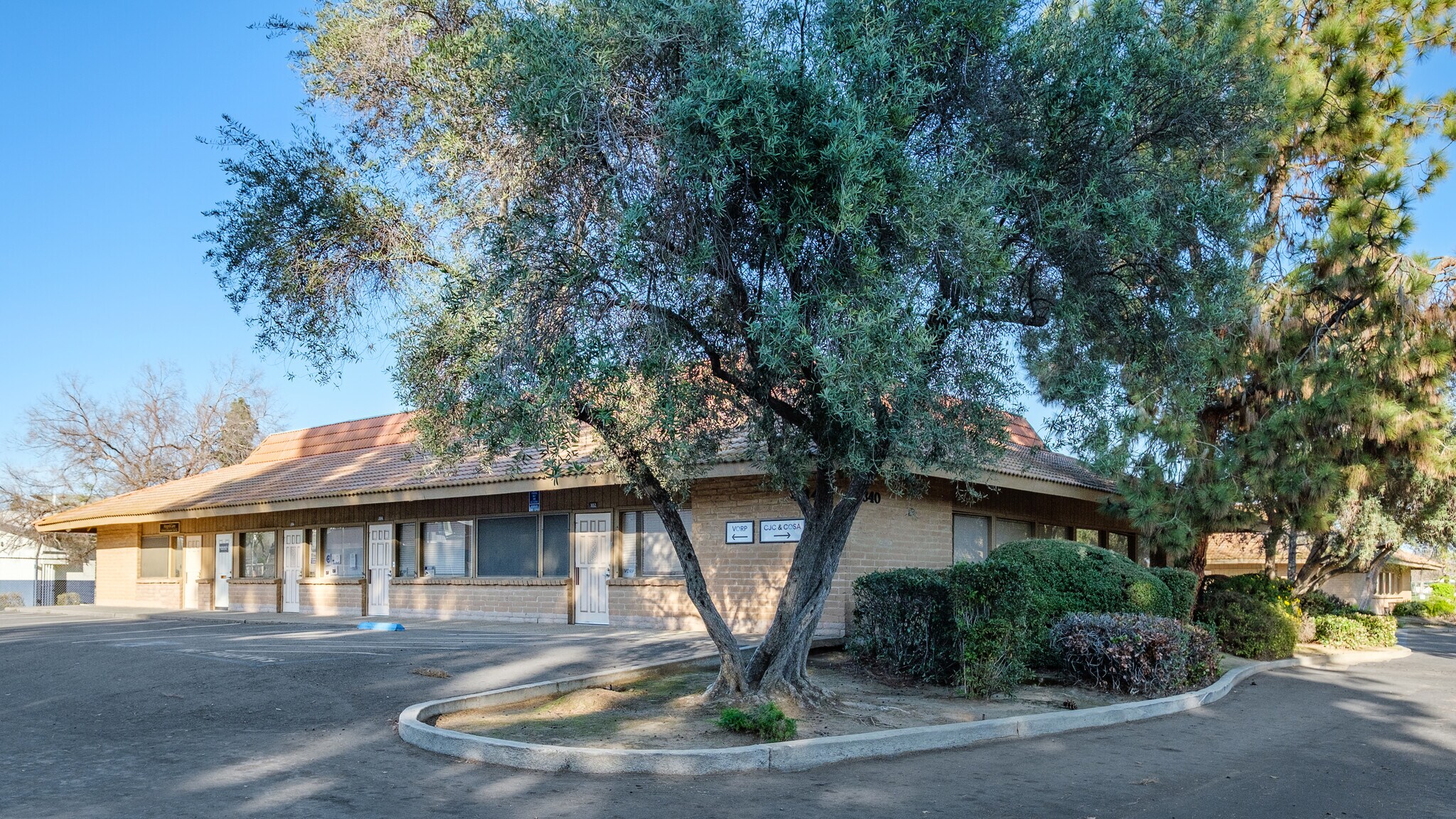 4828 N 1st St, Fresno, CA à vendre Photo du bâtiment- Image 1 de 7