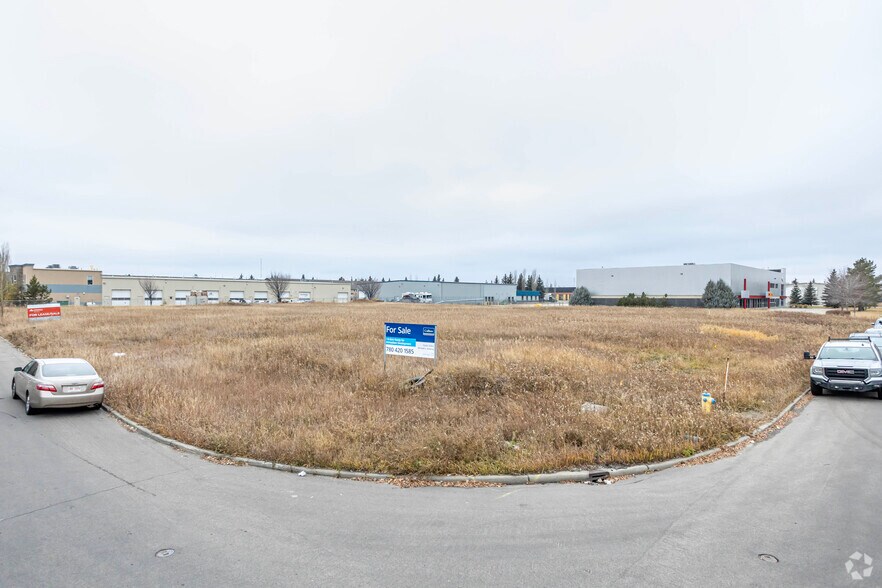 10804 180 St NW, Edmonton, AB à vendre - Photo du bâtiment - Image 2 de 3