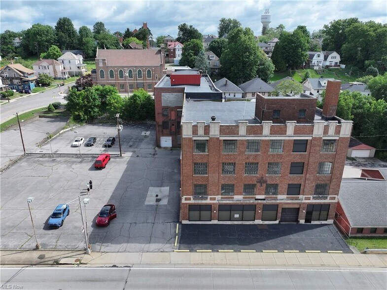 1439 Sunset Blvd, Steubenville, OH à vendre - Photo du bâtiment - Image 1 de 49
