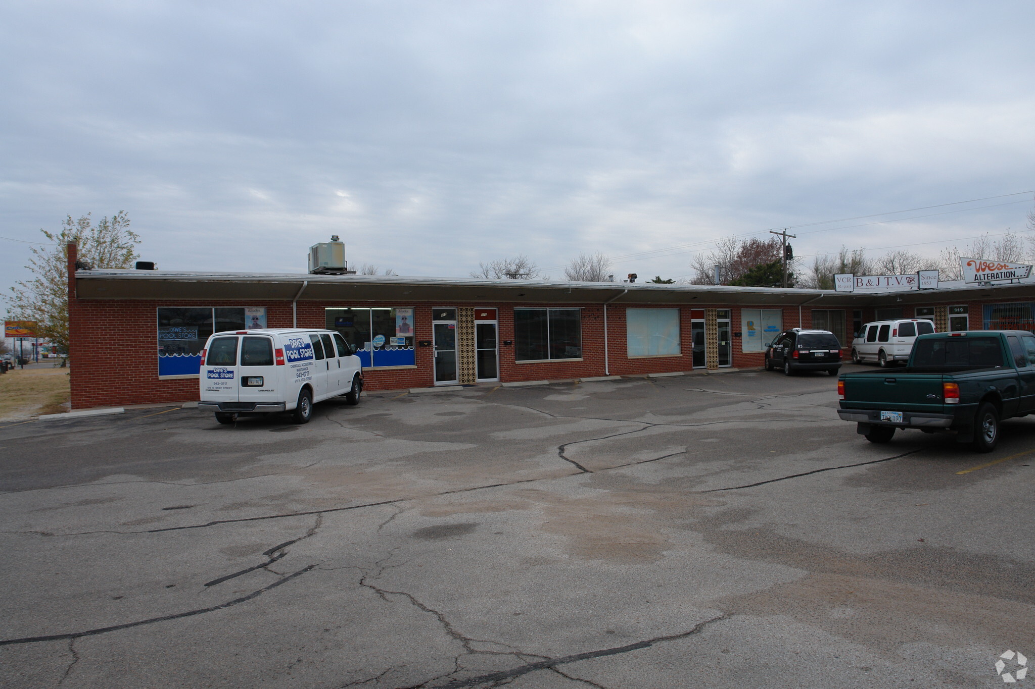 915-969 N West St, Wichita, KS for lease Primary Photo- Image 1 of 6