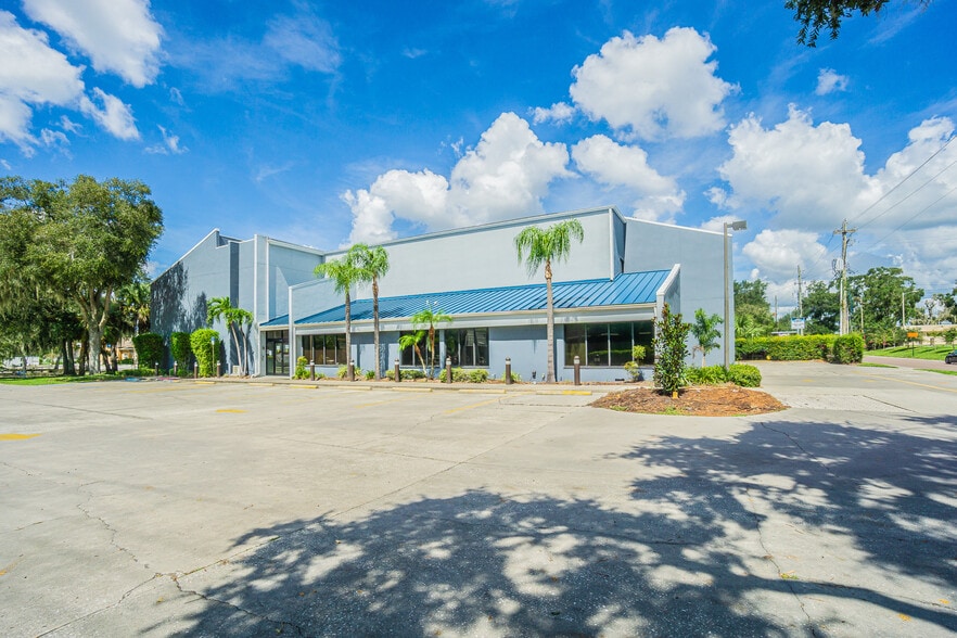 910 Oakfield Dr, Brandon, FL for sale - Primary Photo - Image 1 of 22