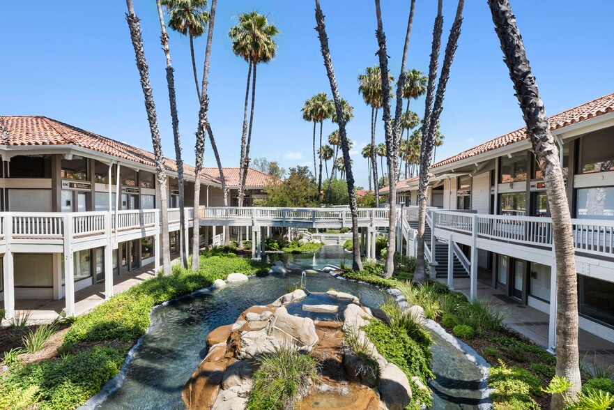 850 Hampshire Rd, Westlake Village, CA for lease - Building Photo - Image 2 of 7