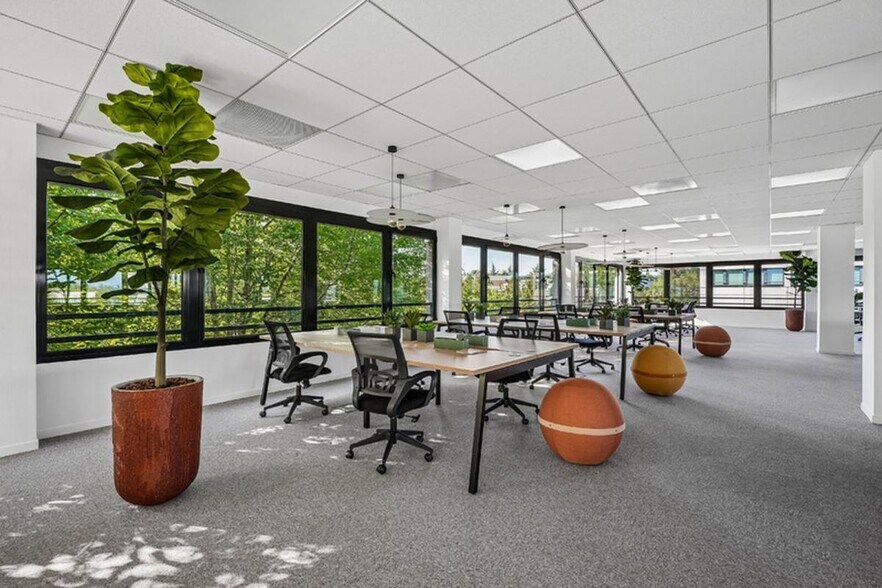 Office in Saint-Priest for lease - Building Photo - Image 3 of 22