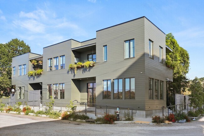 More details for 825 Thalia St, New Orleans, LA - Retail for Sale