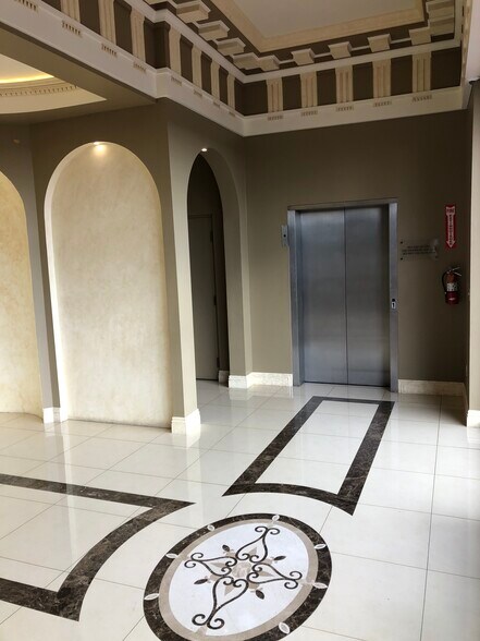 2900 S Harbor Blvd, Santa Ana, CA à vendre - Photo du bâtiment - Image 3 de 9