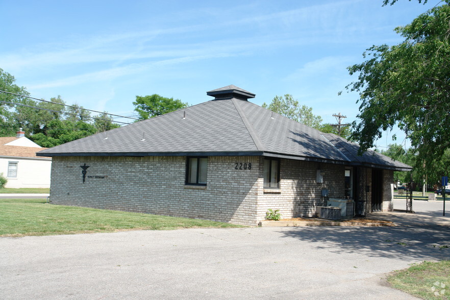 2208 W 13th St, Wichita, KS à louer - Photo principale - Image 1 de 2