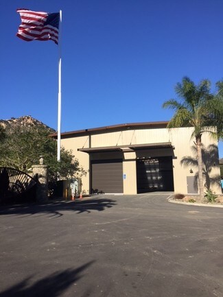 Plus de détails pour 2525 Old Highway 395, Rainbow, CA - Industriel à louer