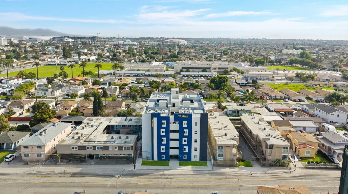 10136 Inglewood Ave, Inglewood, CA for sale Primary Photo- Image 1 of 24