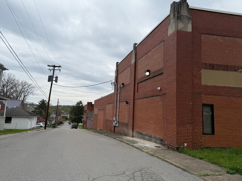 1200 Morgantown Ave, Fairmont, WV à louer - Photo du bâtiment - Image 2 de 27