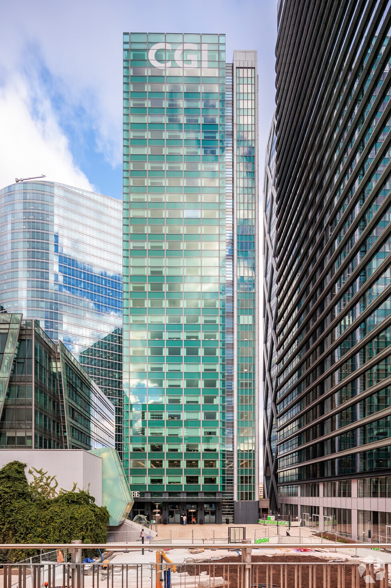 17 Place Des Reflets, Courbevoie for lease Primary Photo- Image 1 of 6