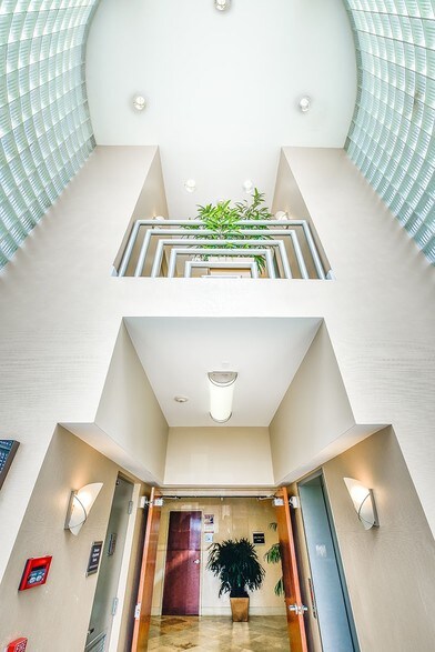 8902 N Dale Mabry Hwy, Tampa, FL à louer - Photo intérieure - Image 3 de 4