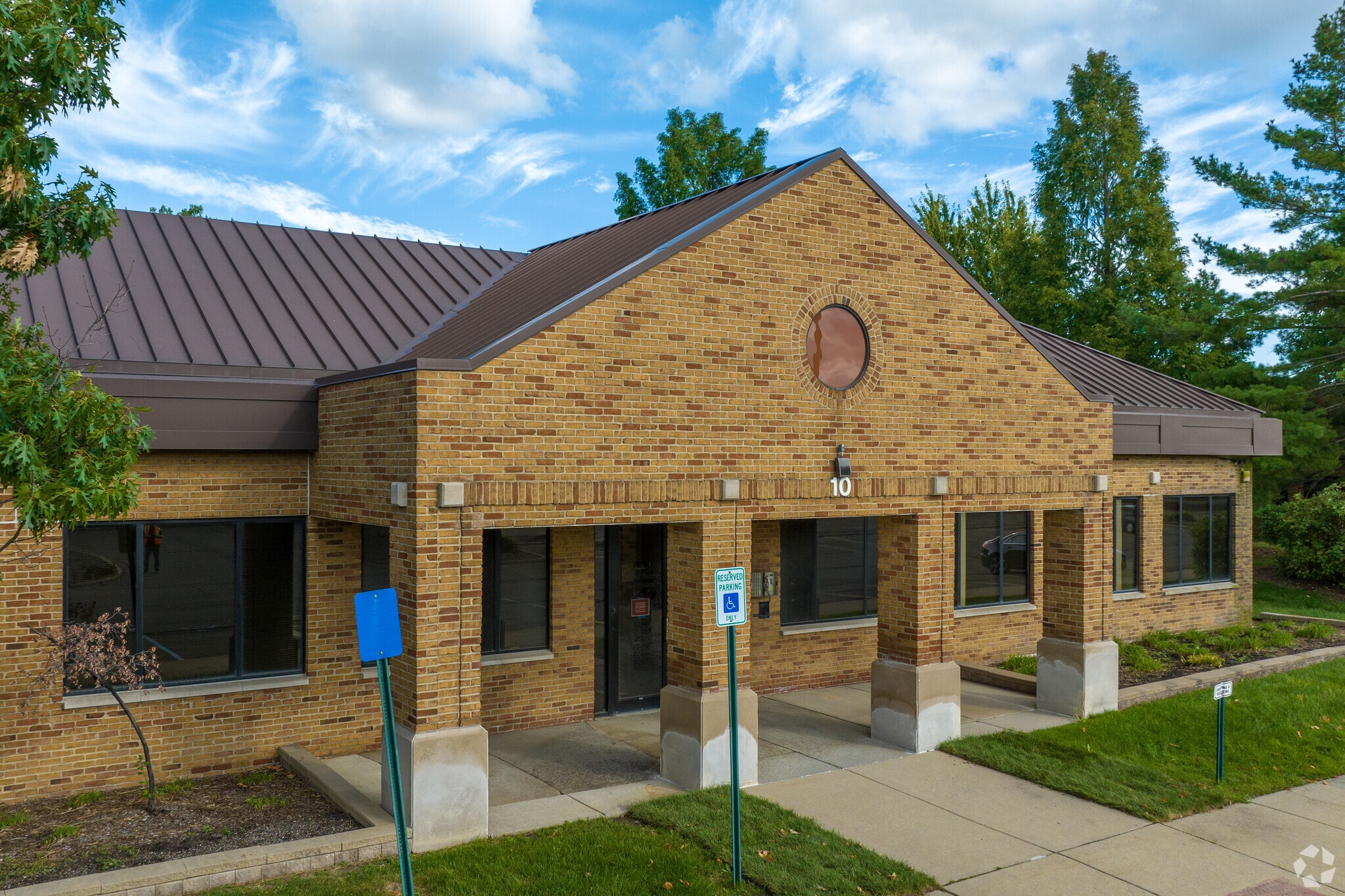 5111 Auto Club Dr, Dearborn, MI à louer Photo du bâtiment- Image 1 de 7