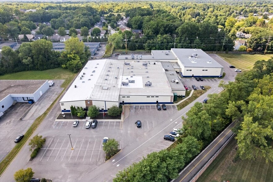 201 W Carmel Dr, Carmel, IN for lease - Building Photo - Image 1 of 16