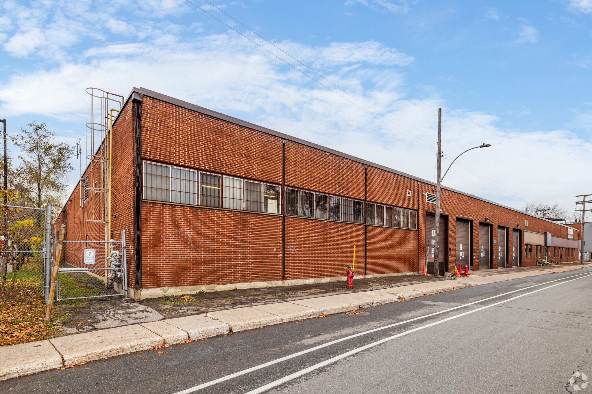 5655 Rue de Marseille, Montréal, QC for lease Primary Photo- Image 1 of 18