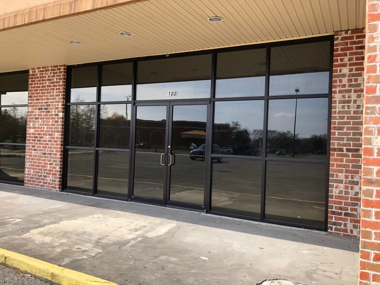 3501 Chateau Blvd, Kenner, LA à louer - Photo du bâtiment - Image 3 de 4