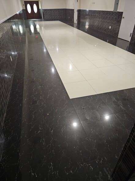 6802-6828 Fresh Meadow Ln, Fresh Meadows, NY à louer - Photo intérieure - Image 2 de 2