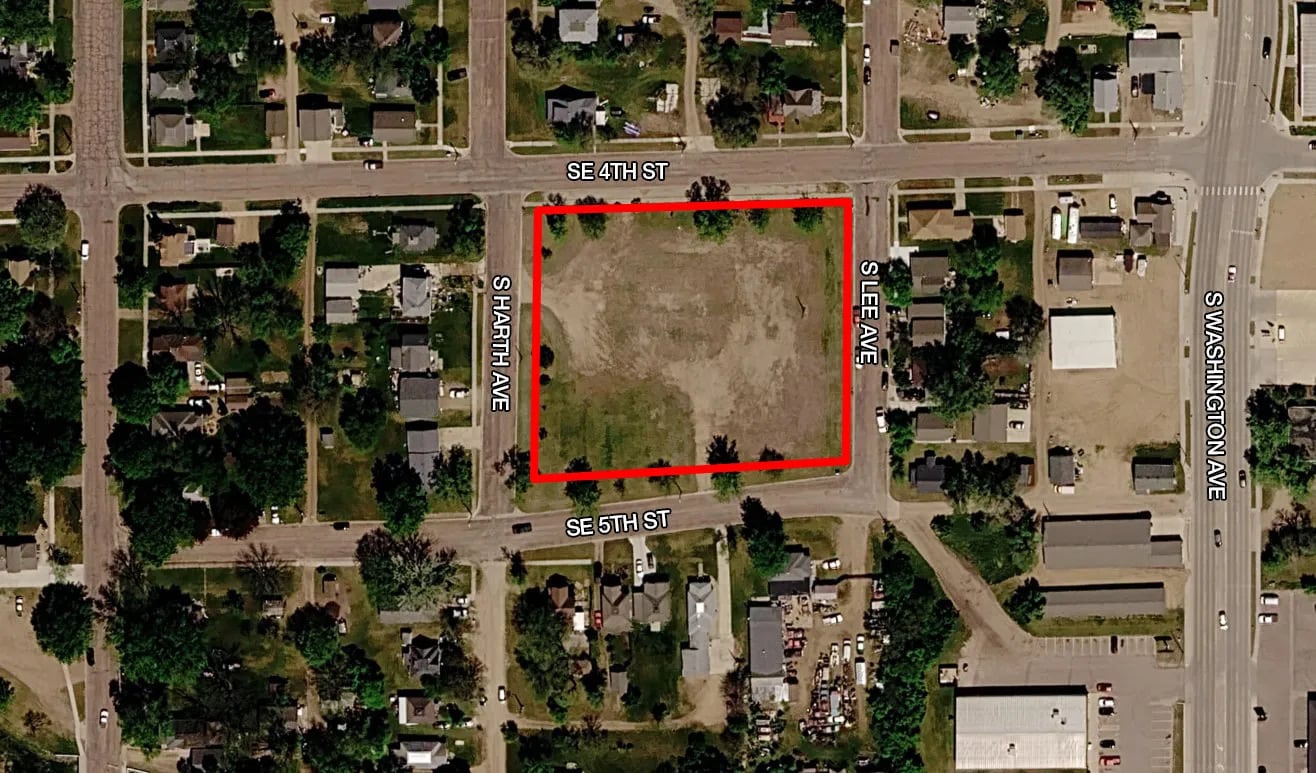 211 SE 4th St, Madison, SD à vendre Photo du bâtiment- Image 1 de 5