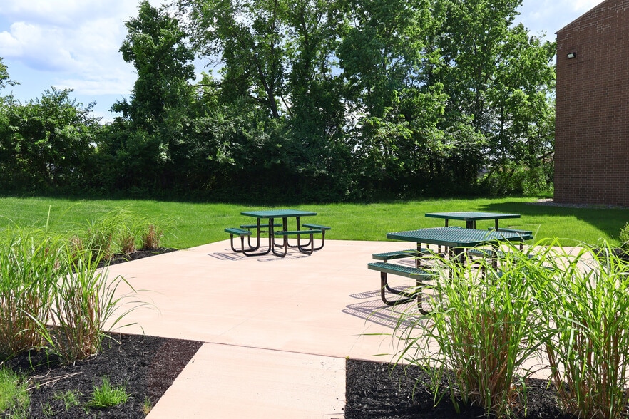 939 E Park Dr, Harrisburg, PA for lease - Building Photo - Image 3 of 6