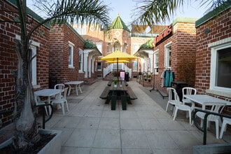 517 Ocean Front Walk, Venice, CA à louer Photo du bâtiment- Image 2 de 3