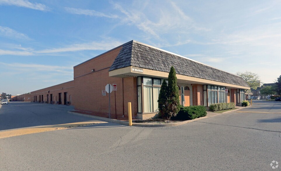 20 Wertheim Ct, Richmond Hill, ON à louer - Photo du bâtiment - Image 2 de 13