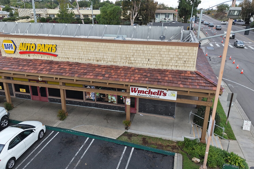 1075-1079 S Mission Rd, Fallbrook, CA for lease - Building Photo - Image 2 of 16