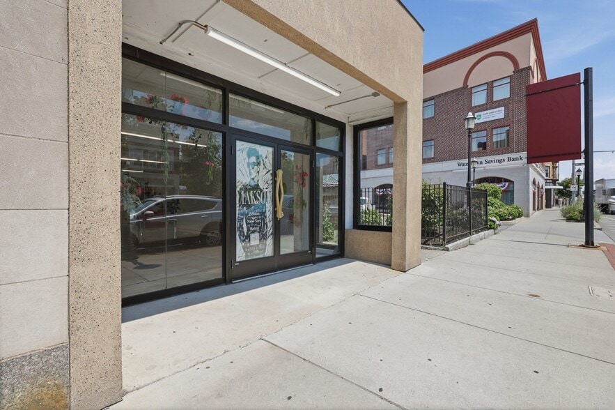 649 Main St, Waltham, MA à vendre - Photo du bâtiment - Image 2 de 30