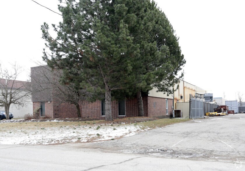 15 Howard Pl, Kitchener, ON à louer - Photo du bâtiment - Image 2 de 38