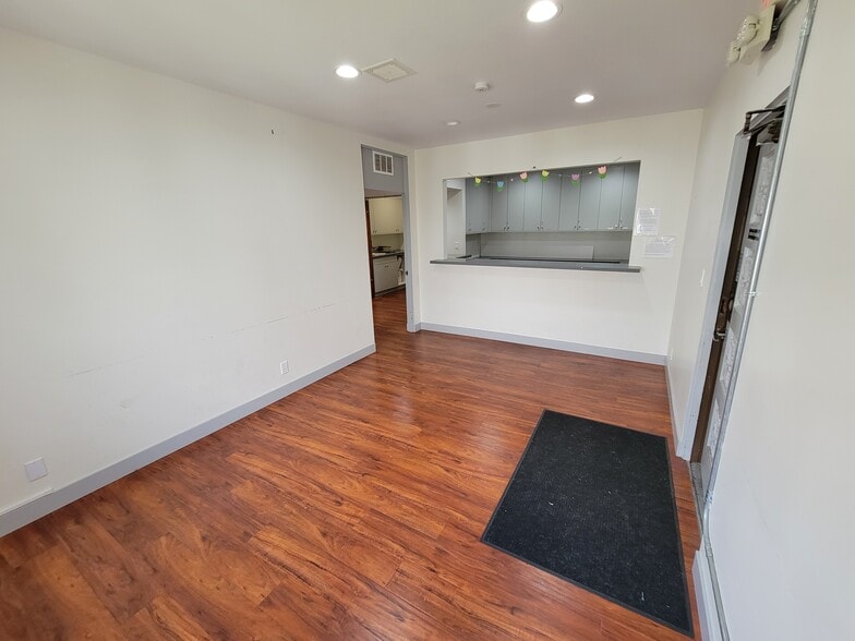 3231 Waring Ct, Oceanside, CA à vendre - Photo du bâtiment - Image 3 de 16