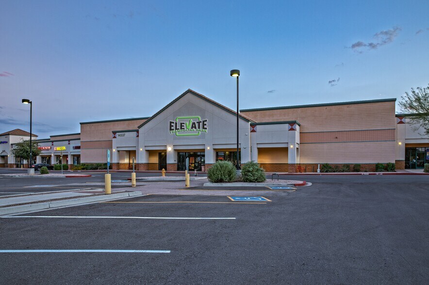 14537 W Grand Ave, Surprise, AZ à vendre - Photo du bâtiment - Image 2 de 9