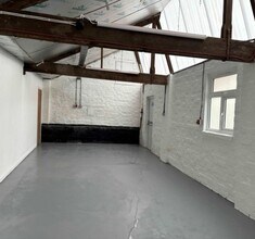 Old Bristol Rd, Nailsworth for lease Interior Photo- Image 1 of 3