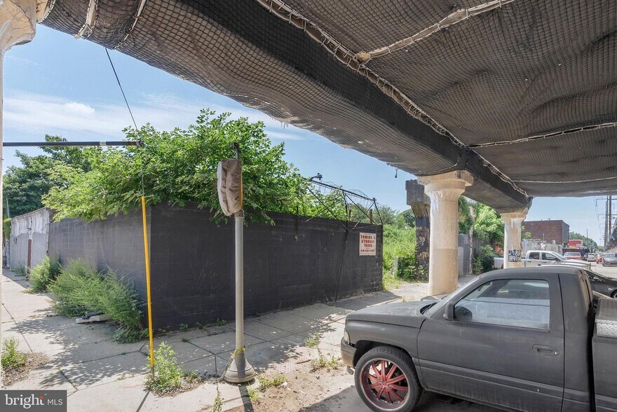 1701 S 25th St, Philadelphia, PA à vendre - Photo du bâtiment - Image 2 de 3