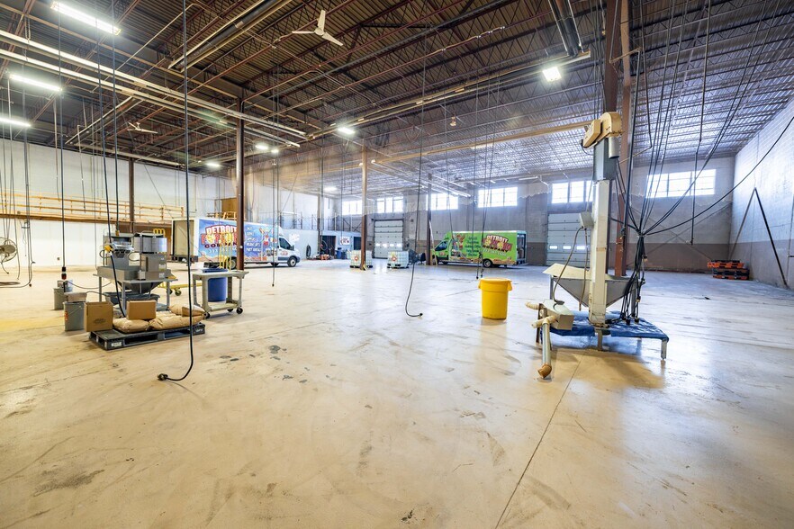 14961 Dale Rd, Detroit, MI for sale - Interior Photo - Image 2 of 4