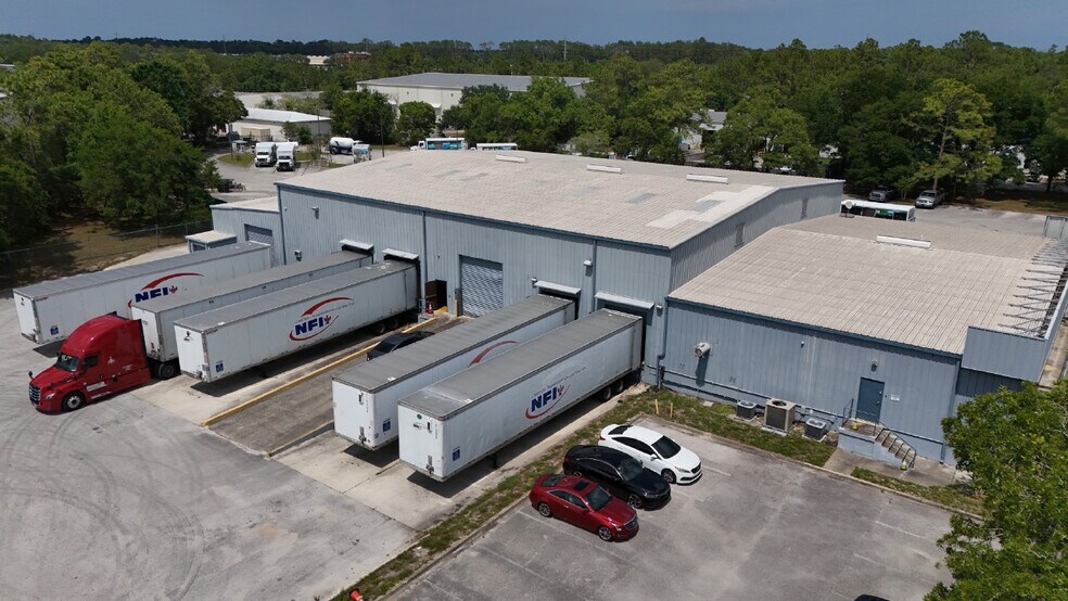 7035 Davis Creek Rd, Jacksonville, FL à louer - Photo du bâtiment - Image 2 de 6