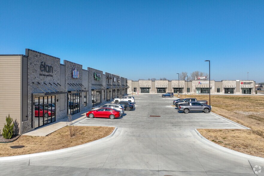 314 E 5th Ave, Owasso, OK à louer - Photo du bâtiment - Image 3 de 13