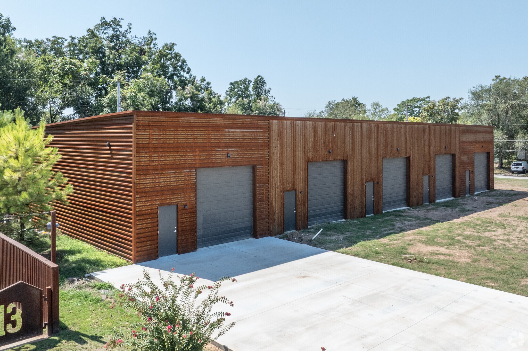 4008 Charles Page Blvd, Tulsa, OK à louer Photo principale- Image 1 de 6