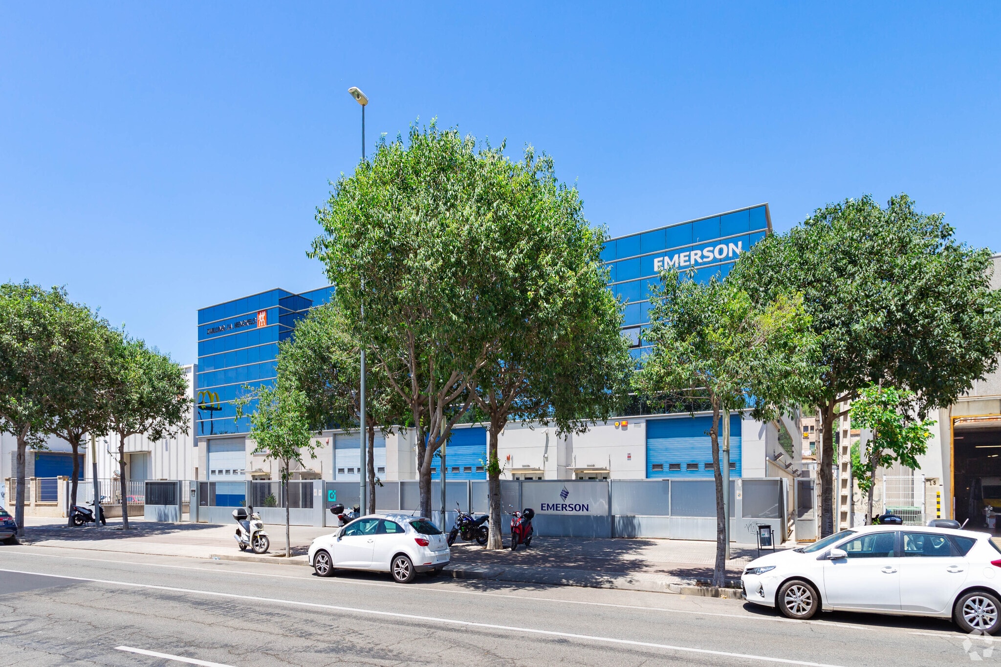 Industrial in Cornellà de Llobregat, Barcelona for lease Primary Photo- Image 1 of 5