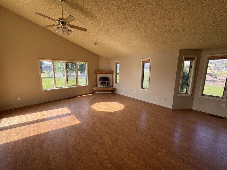 1800 Sunset Rd, Butte, MT for lease - Interior Photo - Image 3 of 9