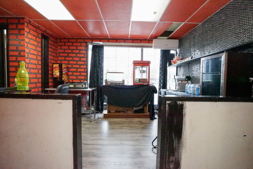 3017-3019 Belmont Ave, Youngstown, OH for sale - Interior Photo - Image 3 of 14