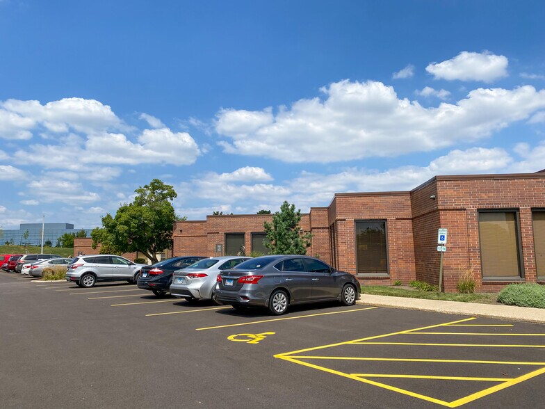 125 Windsor Dr, Oak Brook, IL à louer - Photo du bâtiment - Image 3 de 9