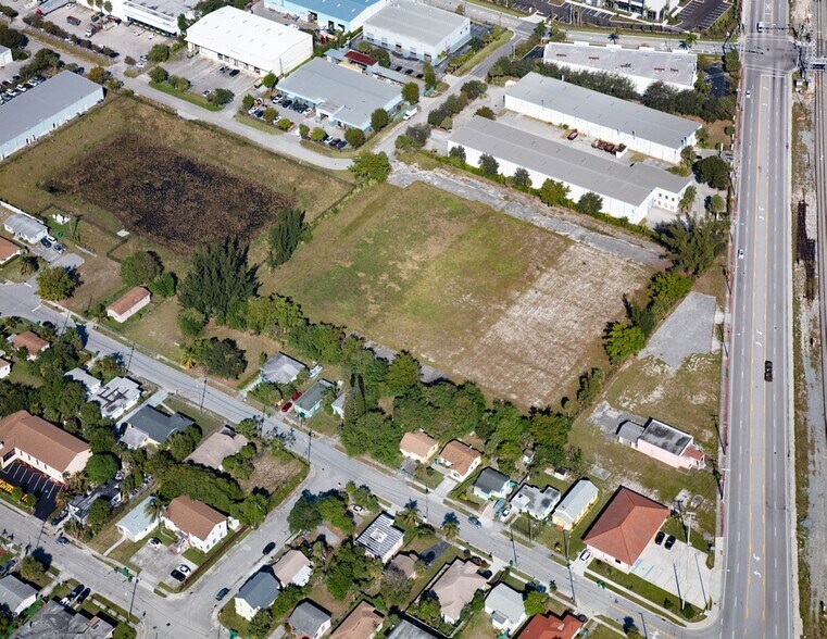 1699 W 13th Ct, Riviera Beach, FL for lease - Building Photo - Image 2 of 2