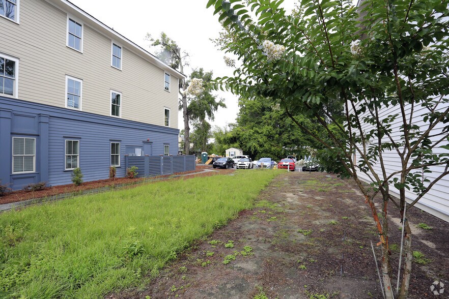 212 Bluffton Rd, Bluffton, SC à louer - Photo du bâtiment - Image 3 de 4