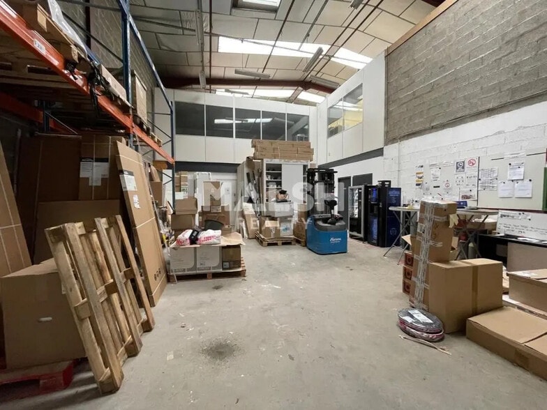 Office in Chassieu for lease - Interior Photo - Image 2 of 9