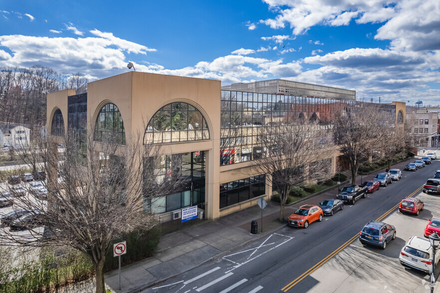 70 Glen St, Glen Cove, NY for sale - Primary Photo - Image 1 of 1