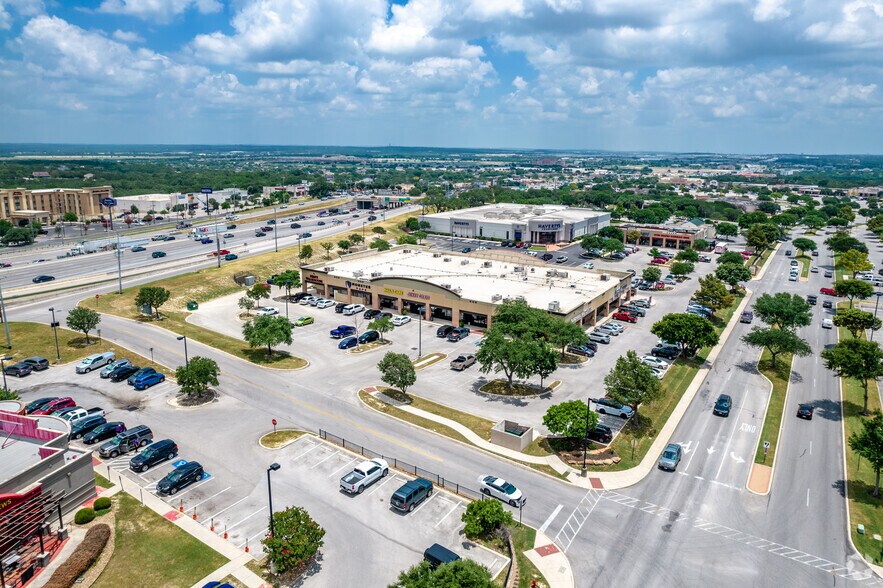 8235 Agora Pky, Selma, TX à louer - Aérien - Image 2 de 5