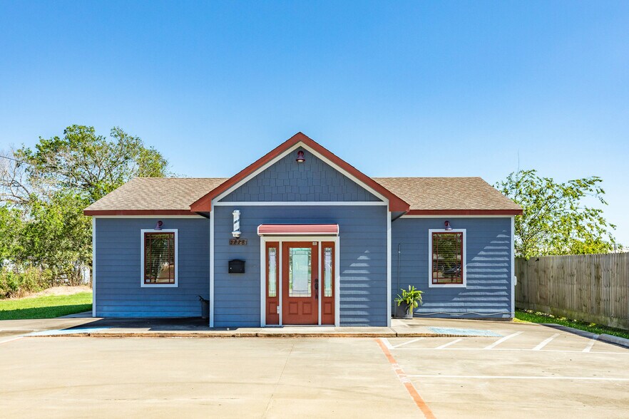 1228 E Mulberry St, Angleton, TX à vendre - Photo du bâtiment - Image 2 de 26